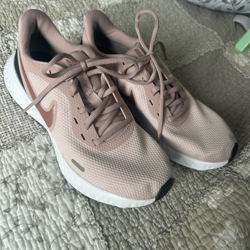 Nike Women's Blush Pink Running Shoes